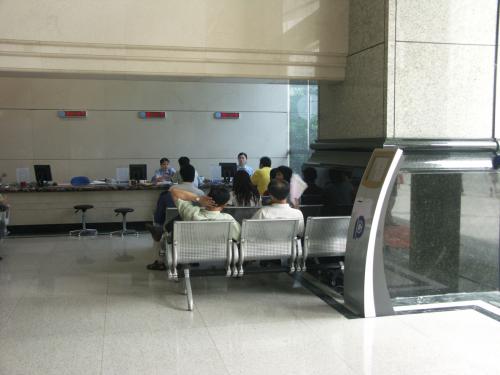觸摸一體機廠家深圳熙雅盟政務(wù)大廳排隊叫號機.jpg
